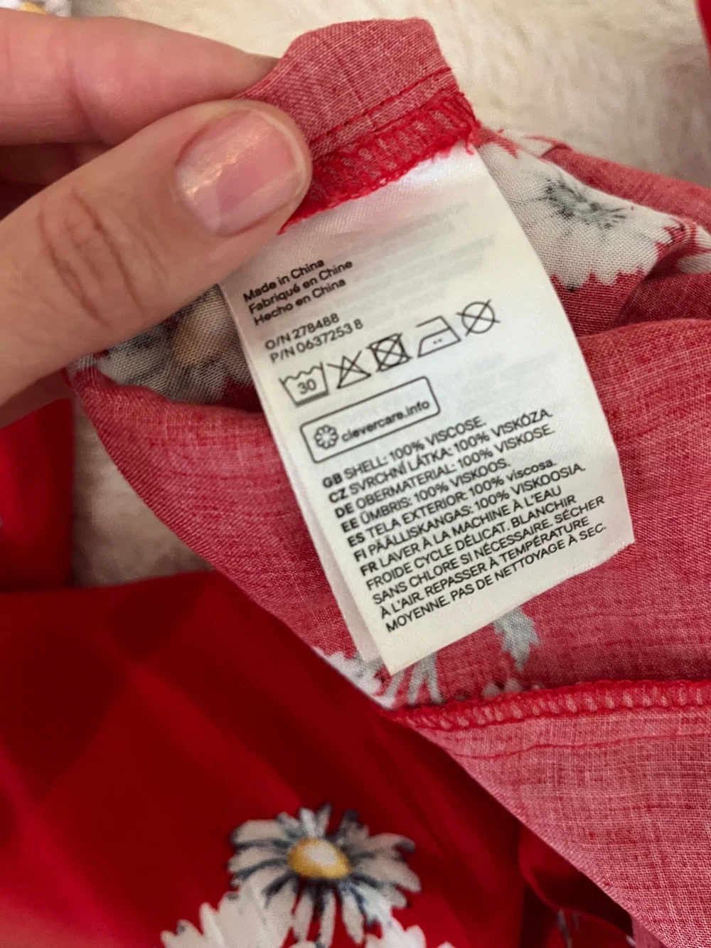 H&M bold red
